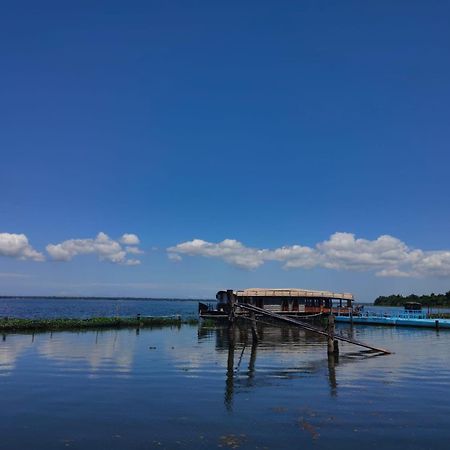 Water Scapes Hotel Kumarakom Bagian luar foto