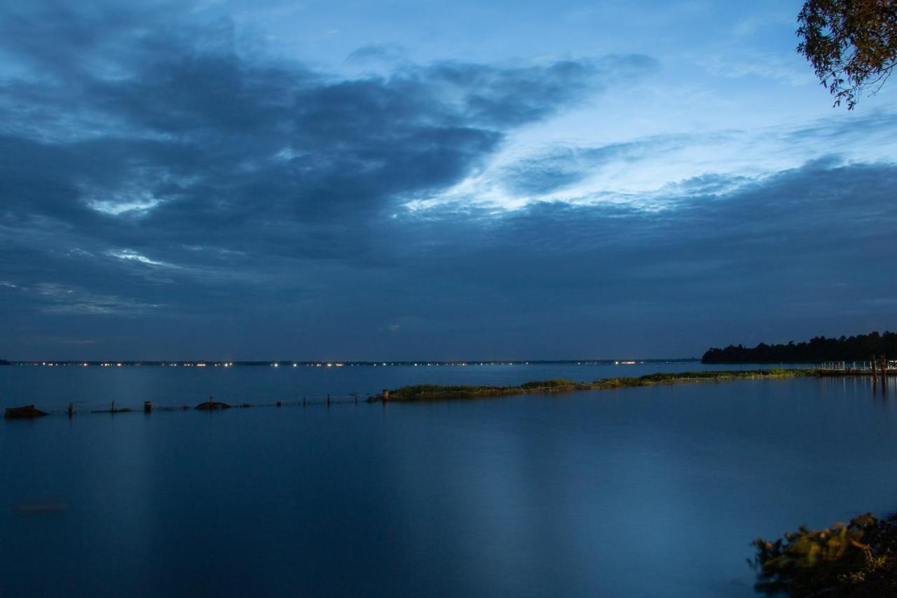Water Scapes Hotel Kumarakom Bagian luar foto