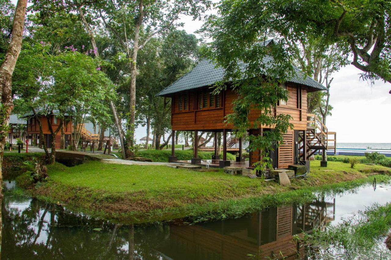 Water Scapes Hotel Kumarakom Bagian luar foto