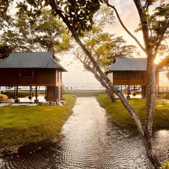 Water Scapes Hotel Kumarakom Bagian luar foto