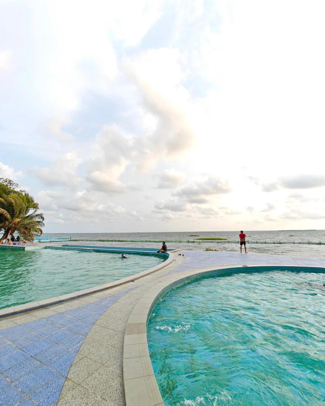 Water Scapes Hotel Kumarakom Bagian luar foto