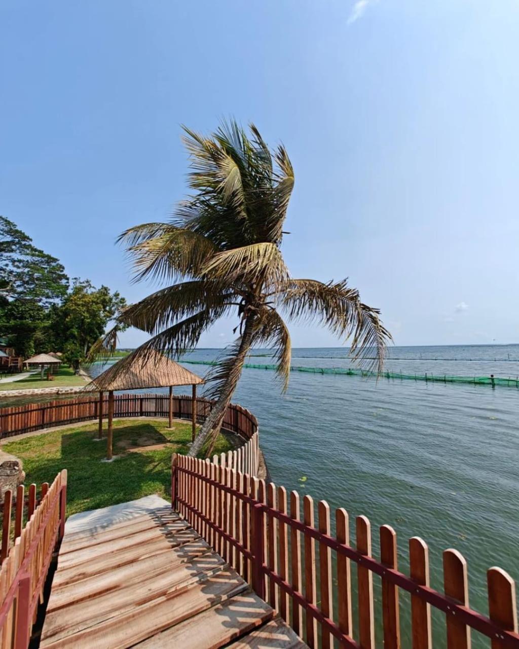 Water Scapes Hotel Kumarakom Bagian luar foto