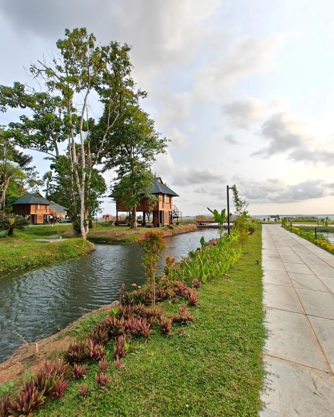 Water Scapes Hotel Kumarakom Bagian luar foto