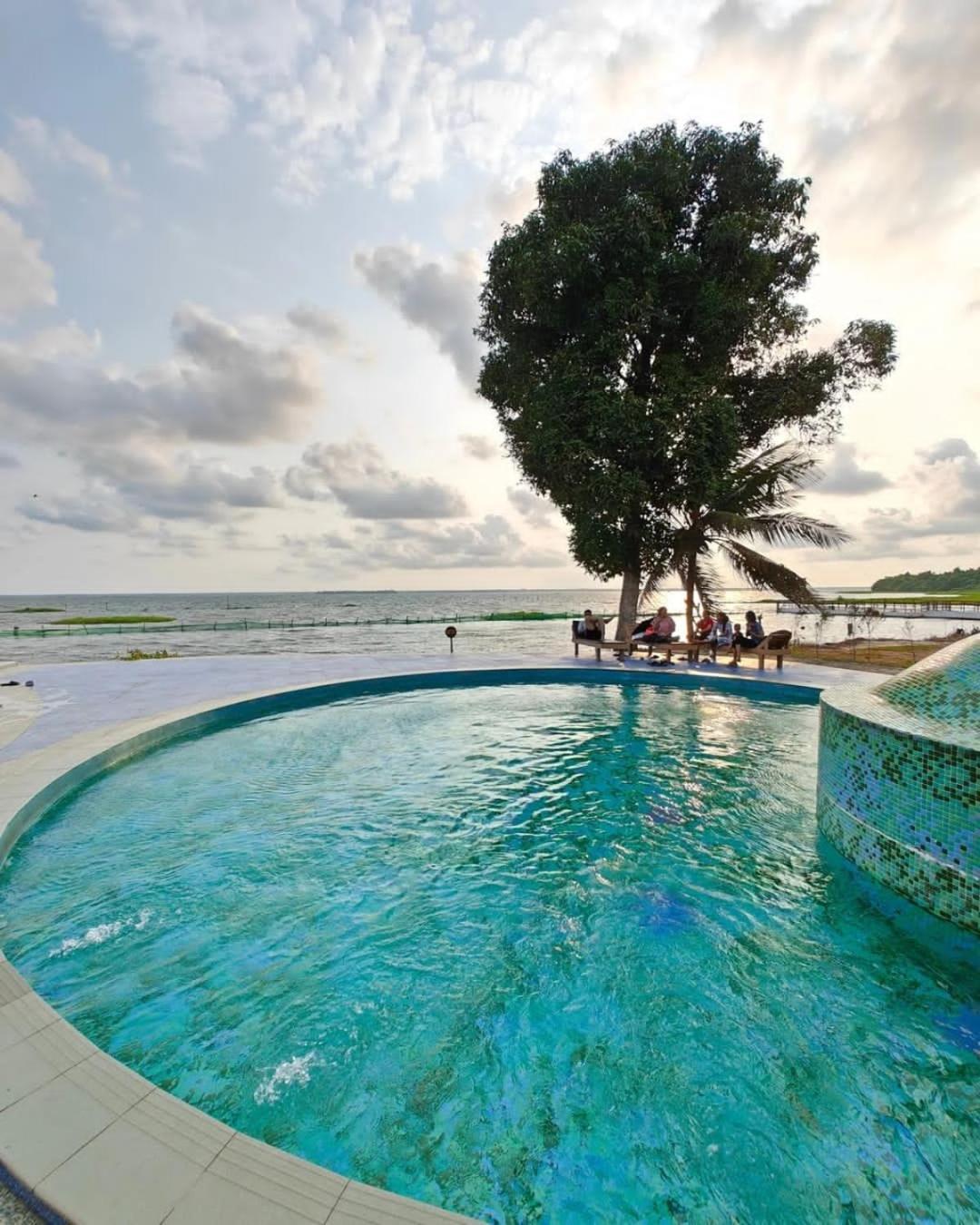 Water Scapes Hotel Kumarakom Bagian luar foto