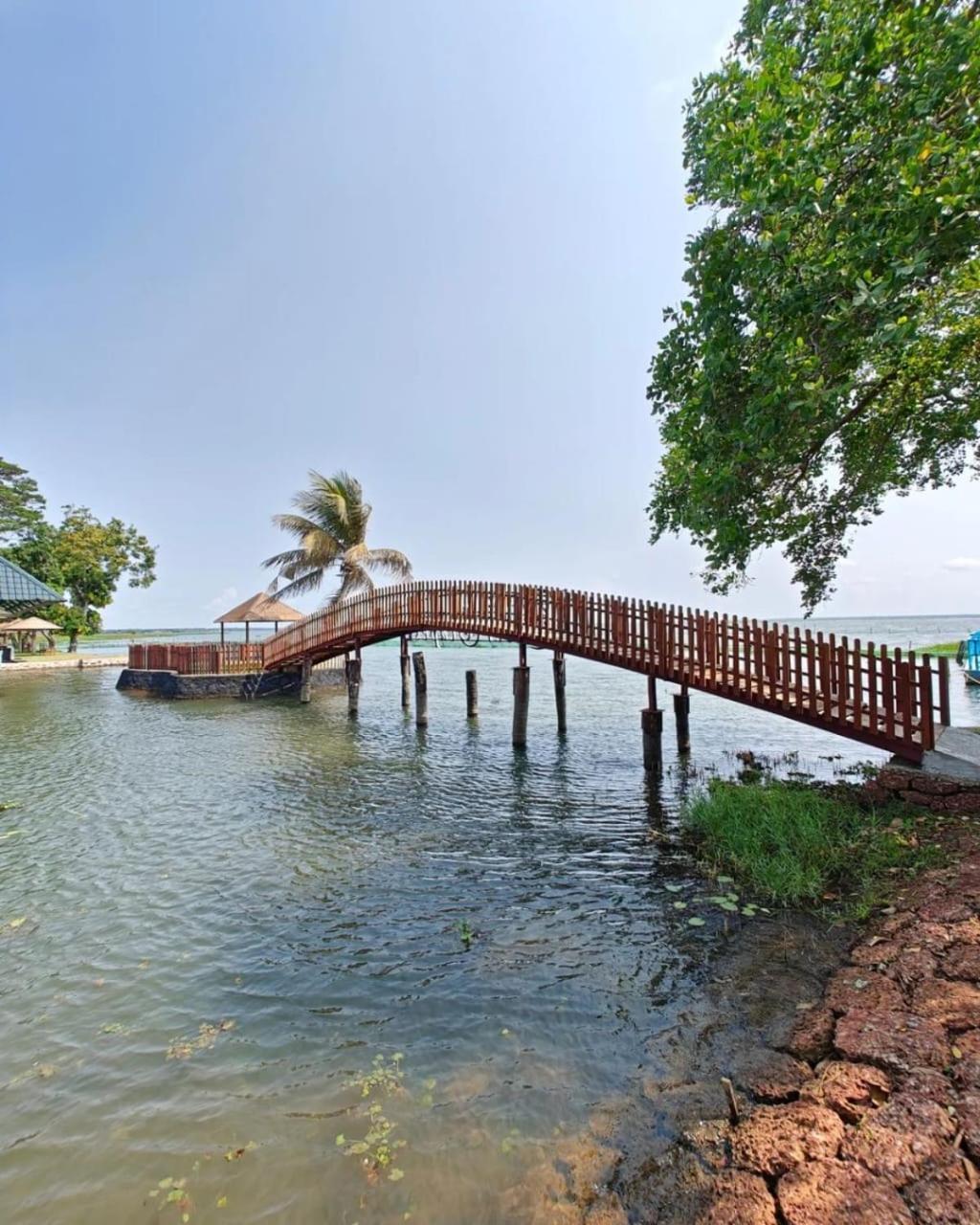 Water Scapes Hotel Kumarakom Bagian luar foto