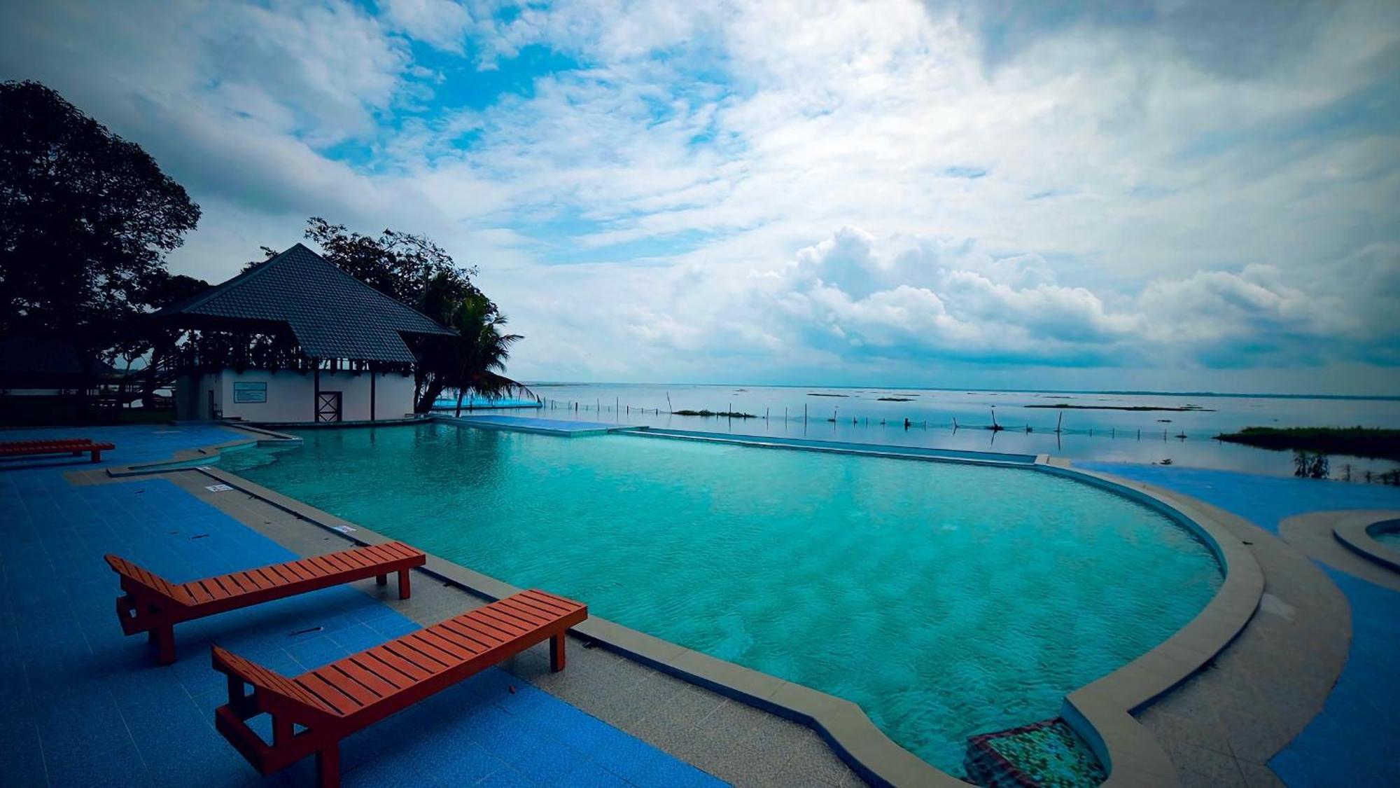 Water Scapes Hotel Kumarakom Bagian luar foto