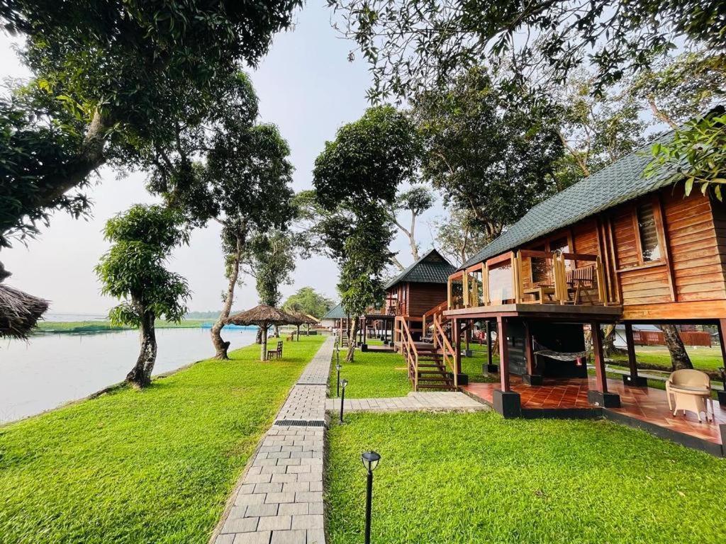 Water Scapes Hotel Kumarakom Bagian luar foto