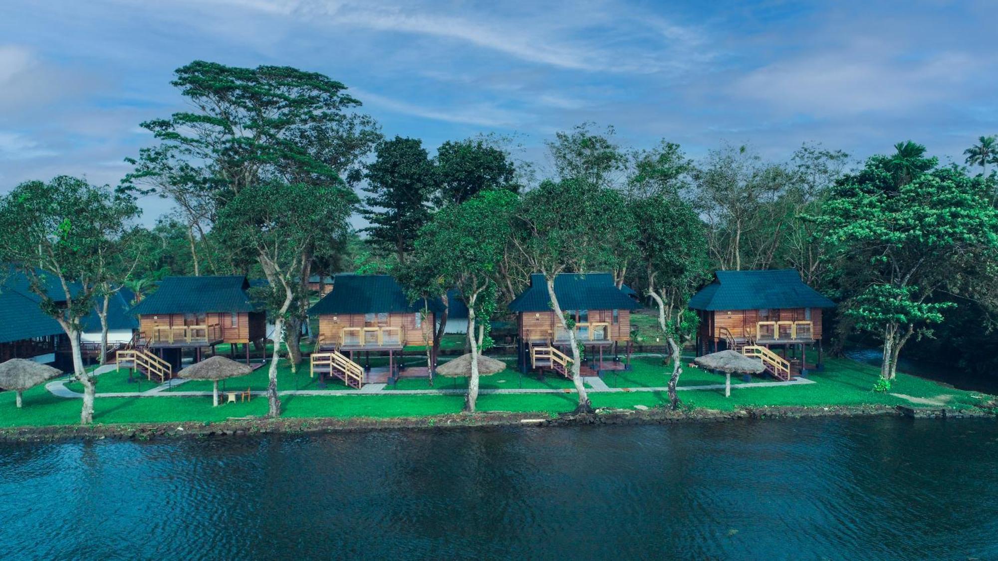 Water Scapes Hotel Kumarakom Bagian luar foto